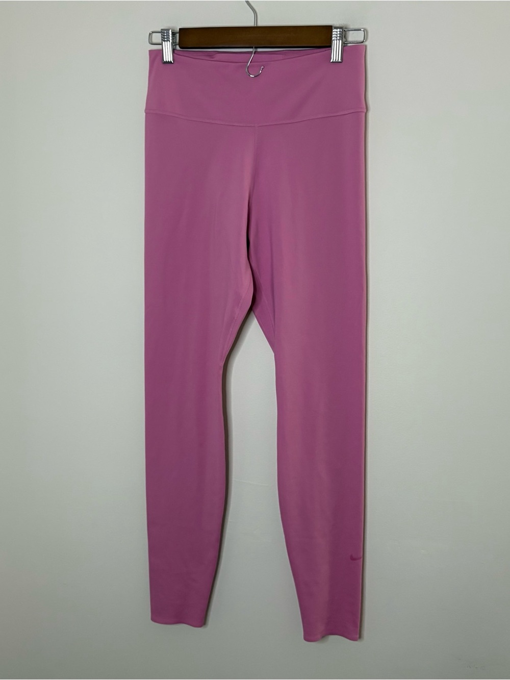 Nike Women’s Medium Pink Leggings Basic Solid Feminine Gym